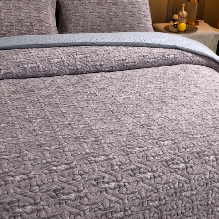 91家纺网 家纺一手货源 找家纺 2023新款水波纹色织牛奶绒床盖三件套 涟漪-灰色