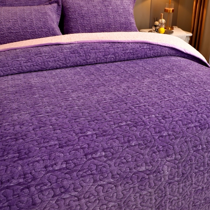 91家纺网 家纺一手货源 找家纺 2023新款水波纹色织牛奶绒床盖三件套 涟漪-罗兰紫