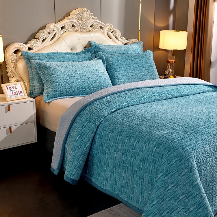 91家纺网 家纺一手货源 找家纺 2023新款水波纹色织牛奶绒床盖三件套 涟漪-浅蓝