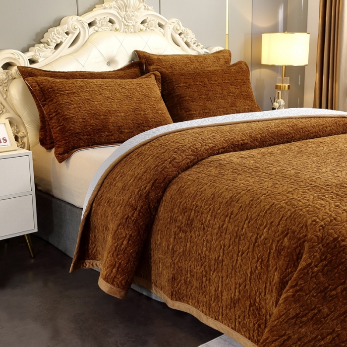 91家纺网 家纺一手货源 找家纺 2023新款水波纹色织牛奶绒床盖三件套 涟漪-深咖