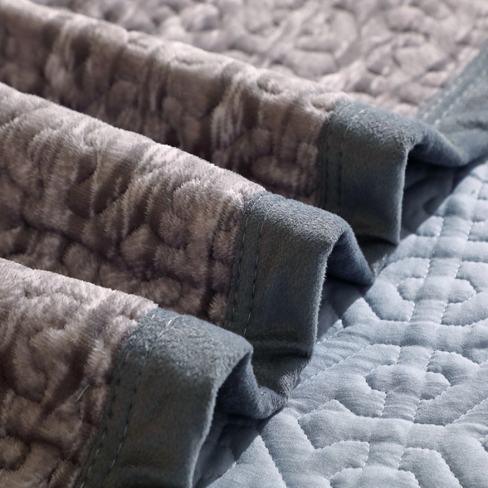 91家纺网 家纺一手货源 找家纺 2023新款水波纹色织牛奶绒床盖三件套 涟漪-灰色