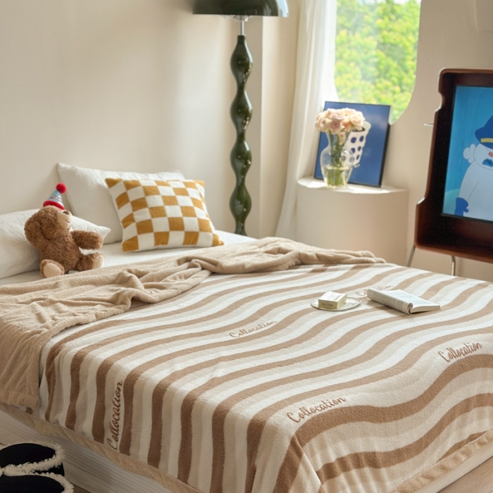 91家纺网 家纺一手货源 找家纺 柚子-2023新款舒棉绒+泰迪绒双面绒毯 摩卡