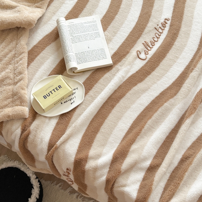 91家纺网 家纺一手货源 找家纺 柚子-2023新款舒棉绒+泰迪绒双面绒毯 摩卡