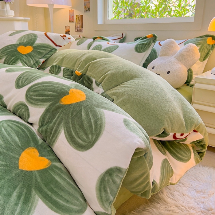 91家纺网 家纺一手货源 找家纺 慕尚 2025新款高克重加厚牛奶绒印花四件套-田园花卉系列 可爱熊