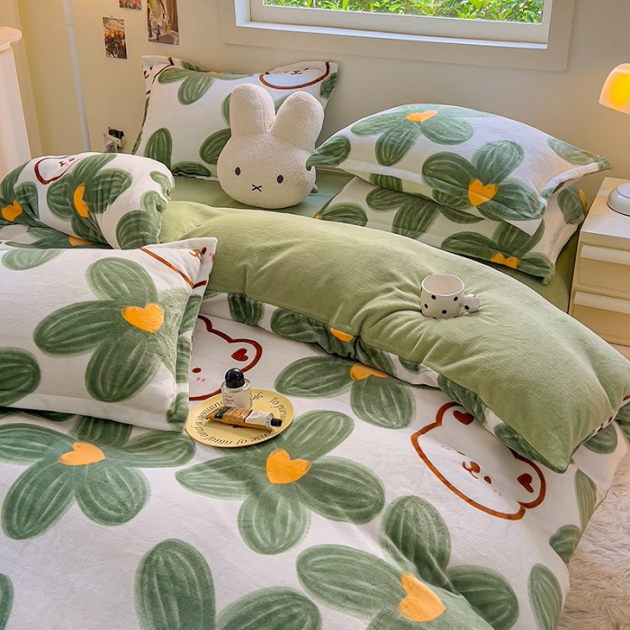 91家纺网 家纺一手货源 找家纺 慕尚 2025新款高克重加厚牛奶绒印花四件套-田园花卉系列 可爱熊