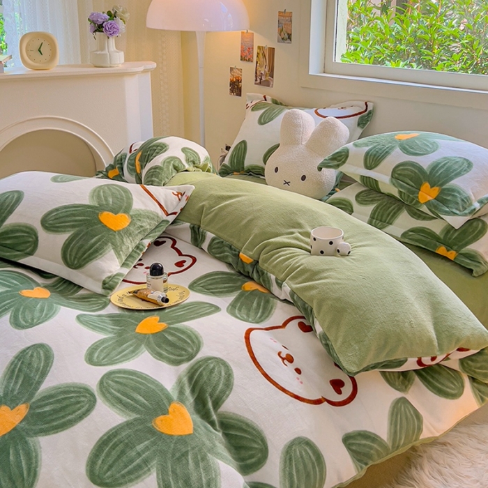 91家纺网 家纺一手货源 找家纺 慕尚 2025新款高克重加厚牛奶绒印花四件套-田园花卉系列 可爱熊