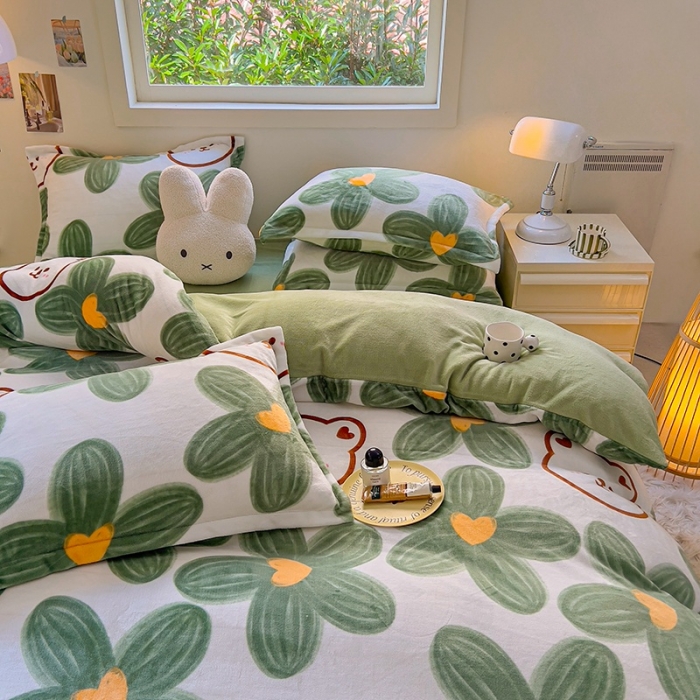 91家纺网 家纺一手货源 找家纺 慕尚 2025新款高克重加厚牛奶绒印花四件套-田园花卉系列 可爱熊