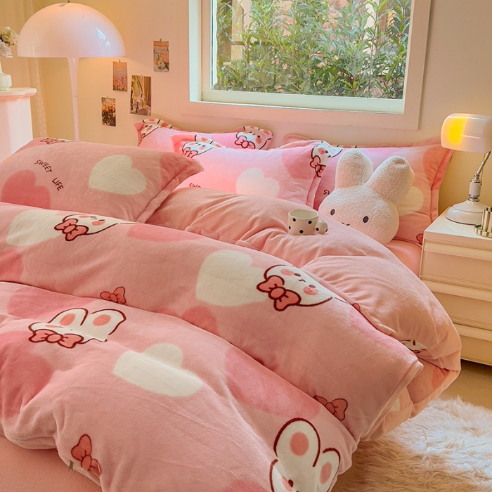 91家纺网 家纺一手货源 找家纺 慕尚 2025新款高克重加厚牛奶绒印花四件套-田园花卉系列 萌兔