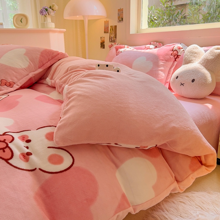 91家纺网 家纺一手货源 找家纺 慕尚 2025新款高克重加厚牛奶绒印花四件套-田园花卉系列 萌兔