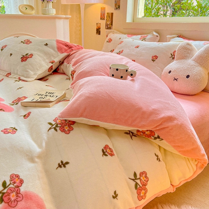 91家纺网 家纺一手货源 找家纺 慕尚 2025新款高克重加厚牛奶绒印花四件套-田园花卉系列 年年红