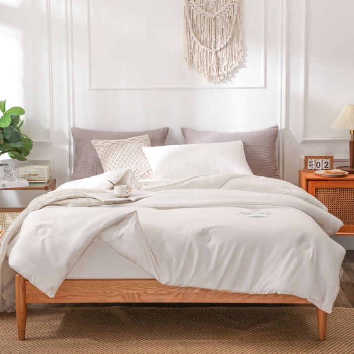 91家纺网 家纺一手货源 找家纺 棉造家居  2023年新疆棉花被刺绣亲肤春秋冬被子 白色