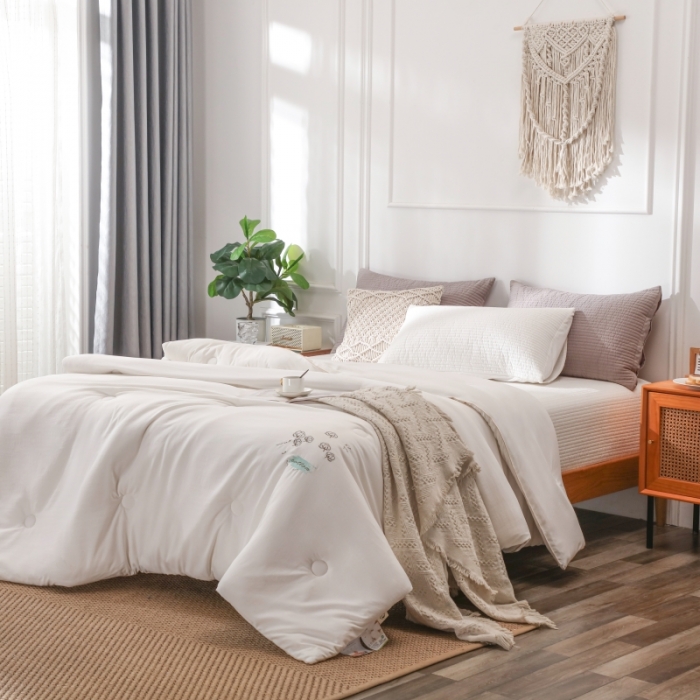 91家纺网 家纺一手货源 找家纺 棉造家居  2023年新疆棉花被刺绣亲肤春秋冬被子 白色