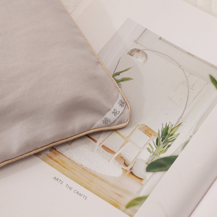 91家纺网 家纺一手货源 找家纺 棉造家居  2023年新疆棉花被刺绣亲肤春秋冬被子 灰色