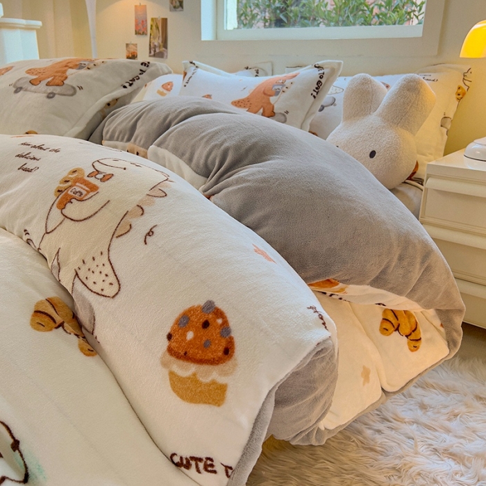 91家纺网 家纺一手货源 找家纺 慕尚 2025新款高克重加厚牛奶绒印花四件套-田园花卉系列 小怪兽