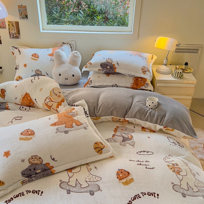 91家纺网 家纺一手货源 找家纺 慕尚 2025新款高克重加厚牛奶绒印花四件套-田园花卉系列 小怪兽