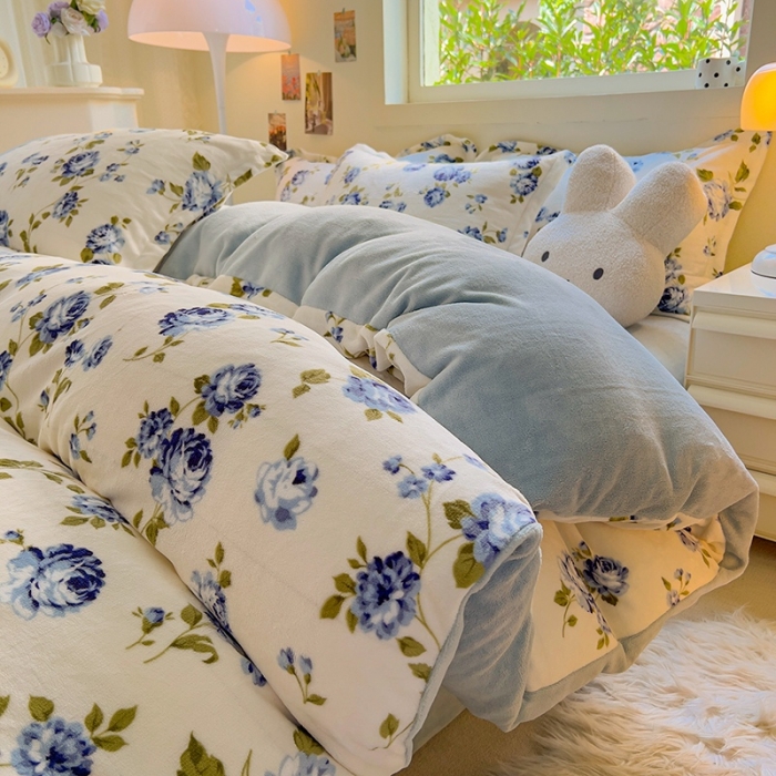 91家纺网 家纺一手货源 找家纺 慕尚 2025新款高克重加厚牛奶绒印花四件套-田园花卉系列 紫韵