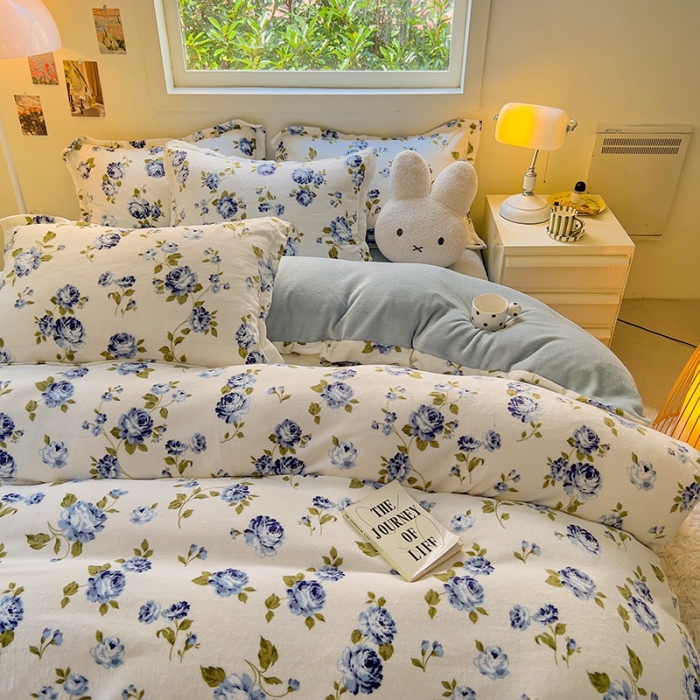 91家纺网 家纺一手货源 找家纺 慕尚 2025新款高克重加厚牛奶绒印花四件套-田园花卉系列 紫韵