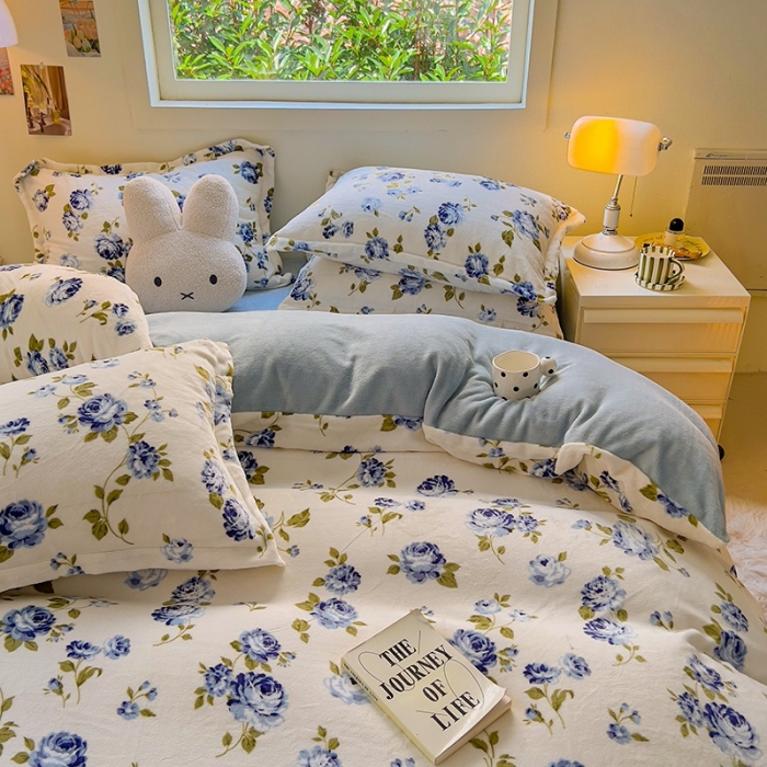 91家纺网 家纺一手货源 找家纺 慕尚 2025新款高克重加厚牛奶绒印花四件套-田园花卉系列 紫韵