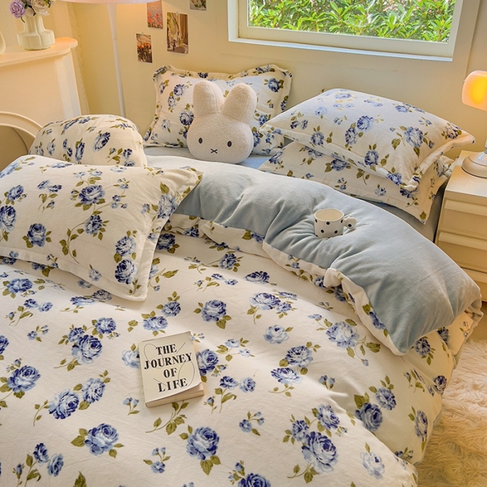 91家纺网 家纺一手货源 找家纺 慕尚 2025新款高克重加厚牛奶绒印花四件套-田园花卉系列 紫韵