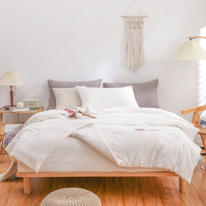 91家纺网 家纺一手货源 找家纺 棉造家居  2023年新款长绒棉花被烫印冬被子 白色