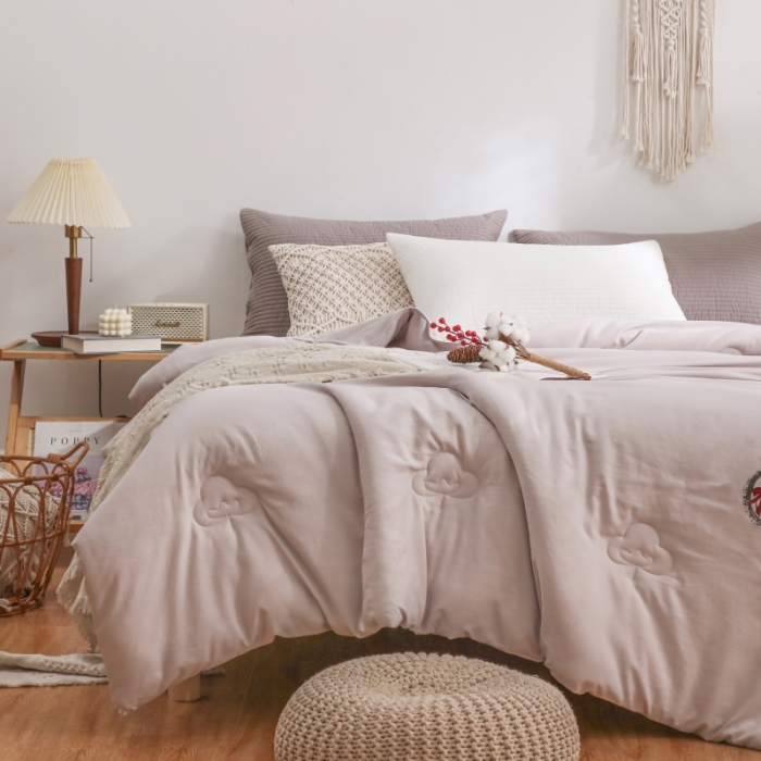 91家纺网 家纺一手货源 找家纺 棉造家居  2023年新款长绒棉花被烫印冬被子 灰色