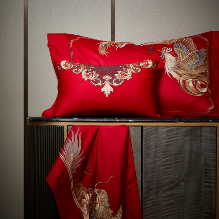 91家纺网 家纺一手货源 找家纺 爱情故事 2025新款100支婚庆四件套棚拍缔结良缘