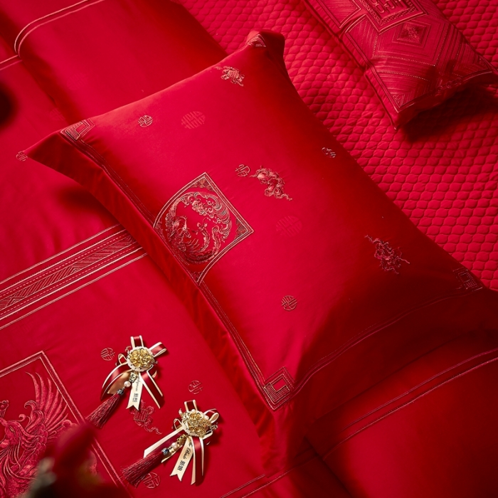 91家纺网 家纺一手货源 找家纺 爱情故事 2025新款100支婚庆四件套棚拍福禄寿喜红