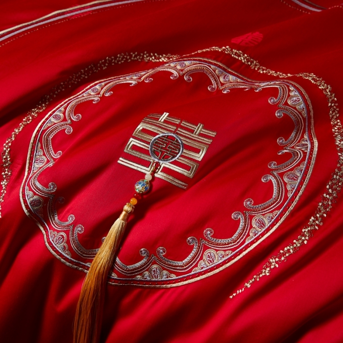 91家纺网 家纺一手货源 找家纺 爱情故事 2025新款100支婚庆四件套棚拍秘密花园