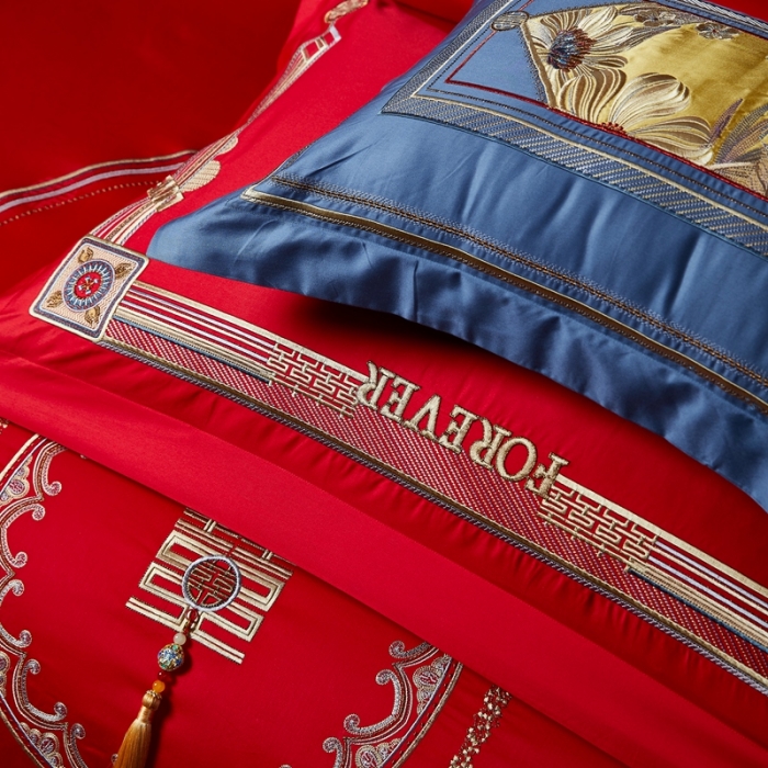 91家纺网 家纺一手货源 找家纺 爱情故事 2025新款100支婚庆四件套棚拍秘密花园