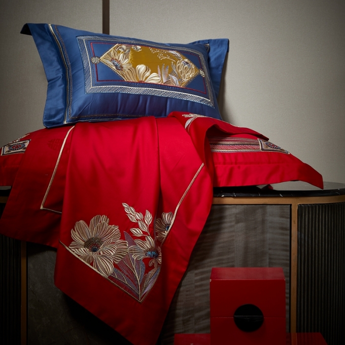 91家纺网 家纺一手货源 找家纺 爱情故事 2025新款100支婚庆四件套棚拍秘密花园