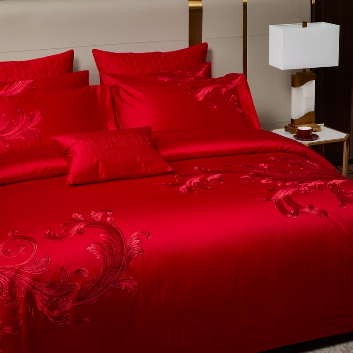 91家纺网 家纺一手货源 找家纺 爱情故事 2025新款100支婚庆四件套棚拍倾城之恋