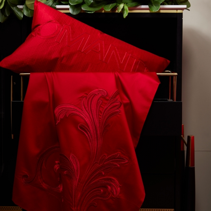 91家纺网 家纺一手货源 找家纺 爱情故事 2025新款100支婚庆四件套棚拍倾城之恋