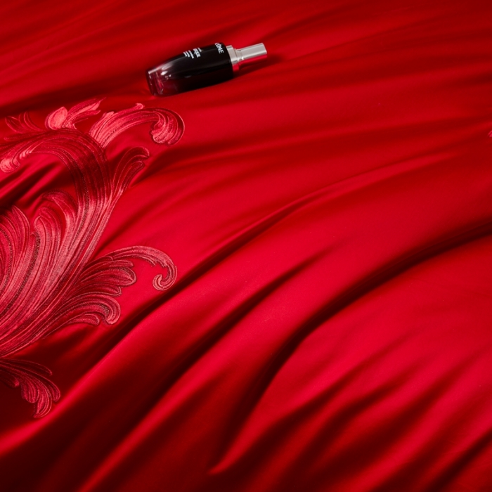 91家纺网 家纺一手货源 找家纺 爱情故事 2025新款100支婚庆四件套棚拍倾城之恋