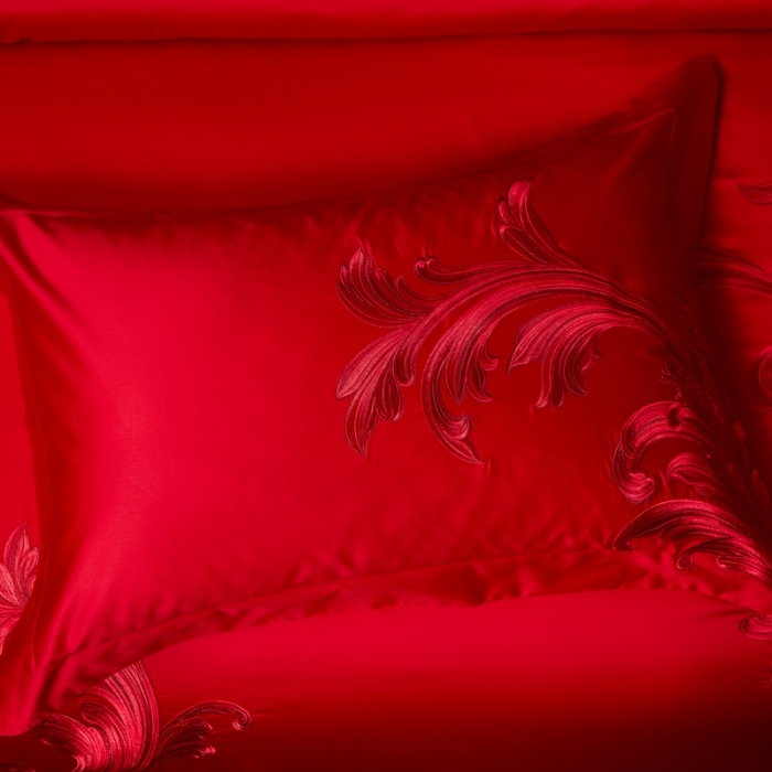 91家纺网 家纺一手货源 找家纺 爱情故事 2025新款100支婚庆四件套棚拍倾城之恋