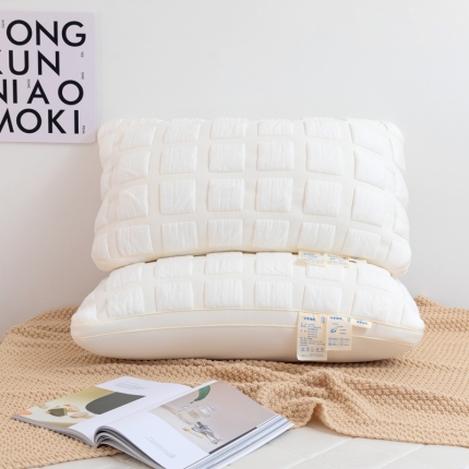 91家纺网 家纺一手货源 找家纺 2025新款全棉立体羽丝绒扭花面包枕头枕芯