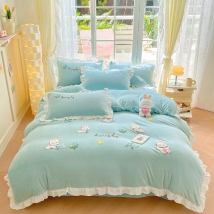 91家纺网 家纺一手货源 找家纺 易禾 2024新款牛奶绒毛巾绣兔绒荷叶边四件套-精灵 精灵兔-绿
