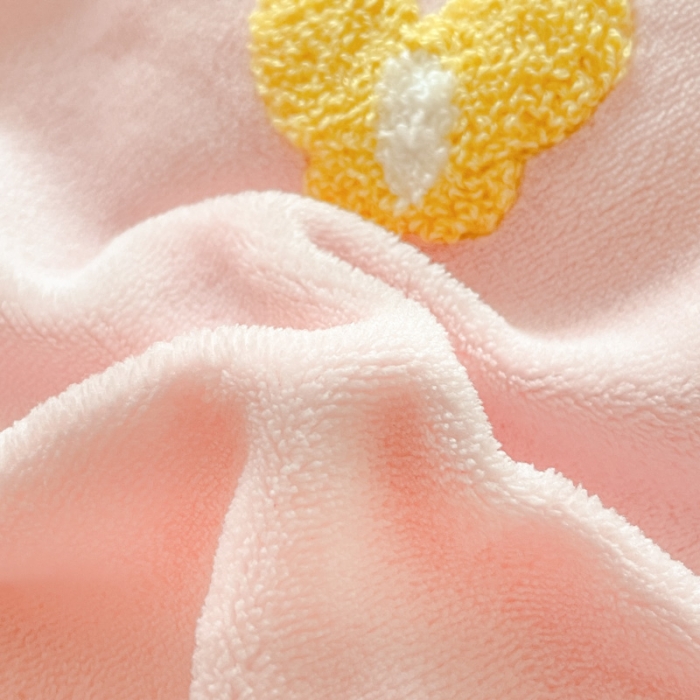 91家纺网 家纺一手货源 找家纺 易禾 2024新款牛奶绒毛巾绣兔绒荷叶边四件套-精灵 精灵兔-粉