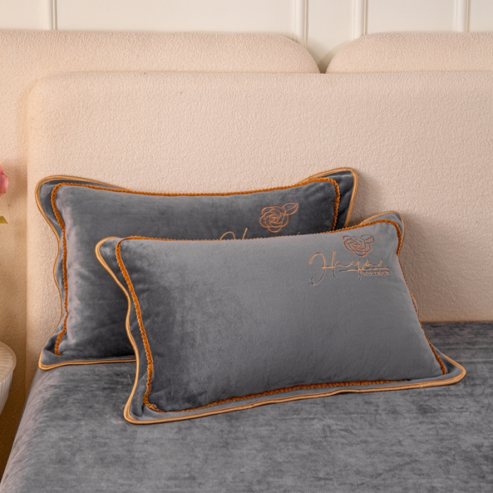 91家纺网 家纺一手货源 找家纺 （总）博兰蒂2023新款绣花牛奶绒四件套床裙款-水仙花系列