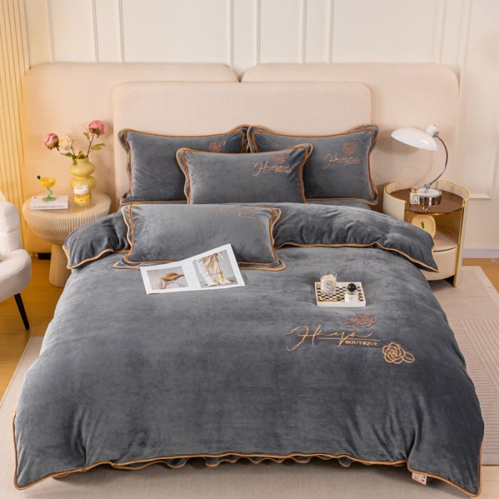 91家纺网 家纺一手货源 找家纺 （总）博兰蒂2023新款绣花牛奶绒四件套床裙款-水仙花系列