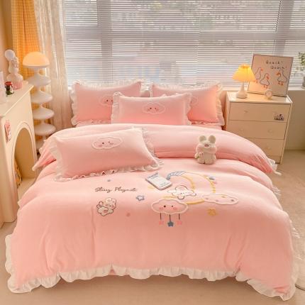 91家纺网 家纺一手货源 找家纺 易禾 2024新款牛奶绒毛巾绣兔绒花边四件套-月牙 月牙兔-粉