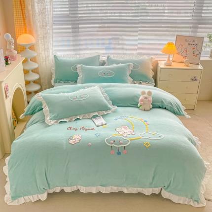 91家纺网 家纺一手货源 找家纺 易禾 2024新款牛奶绒毛巾绣兔绒花边四件套-月牙 月牙兔-绿