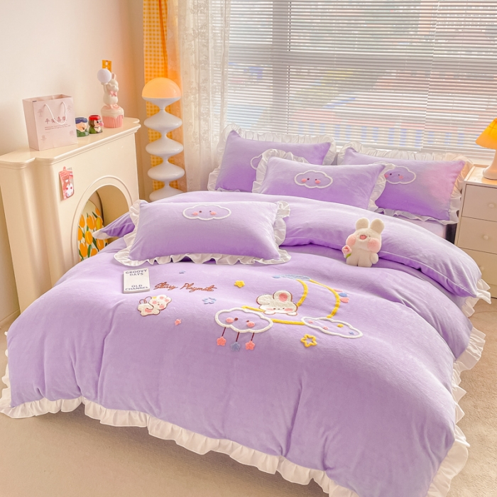 91家纺网 家纺一手货源 找家纺 易禾 2024新款牛奶绒毛巾绣兔绒花边四件套-月牙 月牙兔-紫