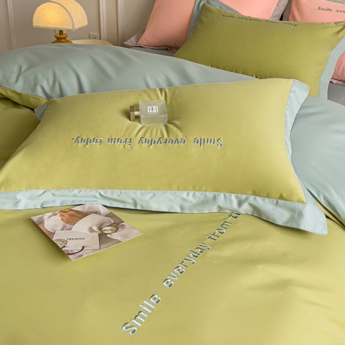 91家纺网 家纺一手货源 找家纺 嘉汀兰 2023秋冬新品60支加厚轻奢磨毛撞色绣花四件套—暮里 芥绿色