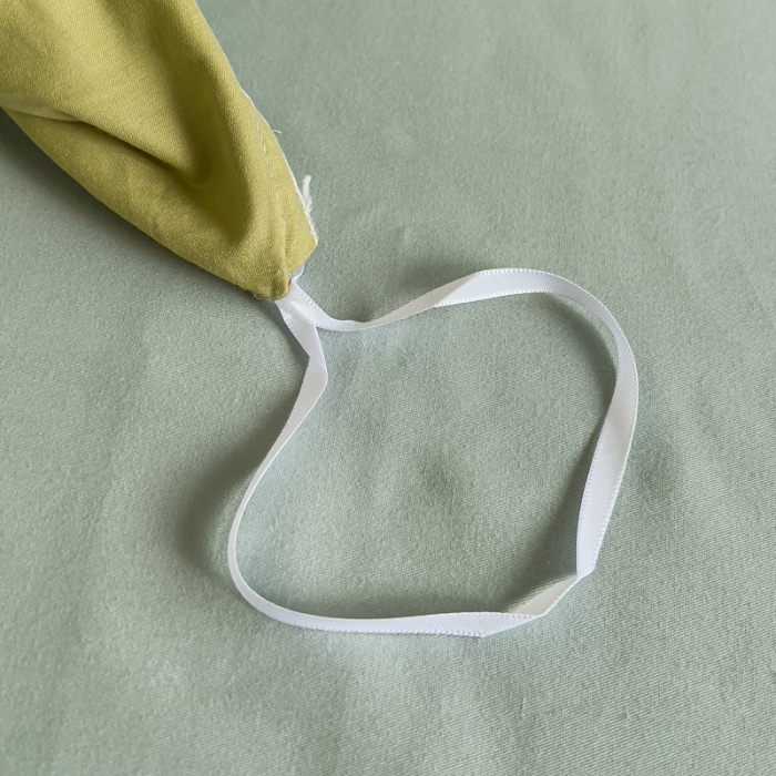 91家纺网 家纺一手货源 找家纺 嘉汀兰 2023秋冬新品60支加厚轻奢磨毛撞色绣花四件套—暮里 芥绿色