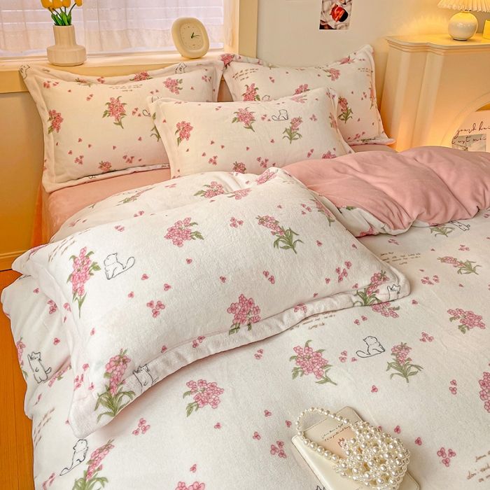 91家纺网 家纺一手货源 找家纺 畅畅家纺 2023新款活性印花小清新AB版加厚高克重法莱绒牛奶绒四件套 艾薇