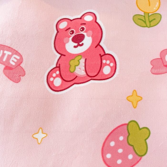 91家纺网 家纺一手货源 找家纺 畅畅家纺 2023新款活性印花小清新AB版加厚高克重法莱绒牛奶绒四件套 草莓熊