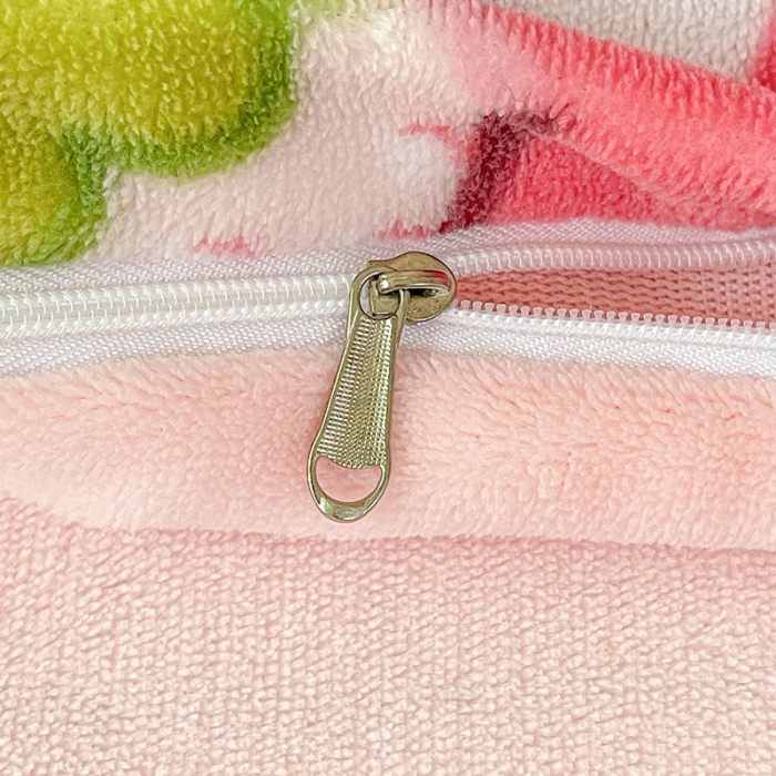 91家纺网 家纺一手货源 找家纺 畅畅家纺 2023新款活性印花小清新AB版加厚高克重法莱绒牛奶绒四件套 草莓熊