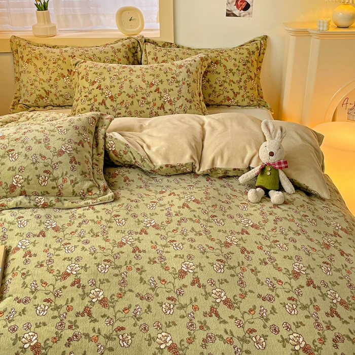 91家纺网 家纺一手货源 找家纺 畅畅家纺 2023新款活性印花小清新AB版加厚高克重法莱绒牛奶绒四件套 芳草集