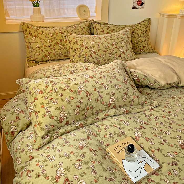 91家纺网 家纺一手货源 找家纺 畅畅家纺 2023新款活性印花小清新AB版加厚高克重法莱绒牛奶绒四件套 芳草集