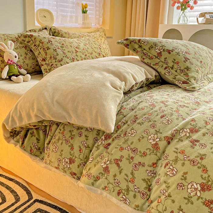 91家纺网 家纺一手货源 找家纺 畅畅家纺 2023新款活性印花小清新AB版加厚高克重法莱绒牛奶绒四件套 芳草集